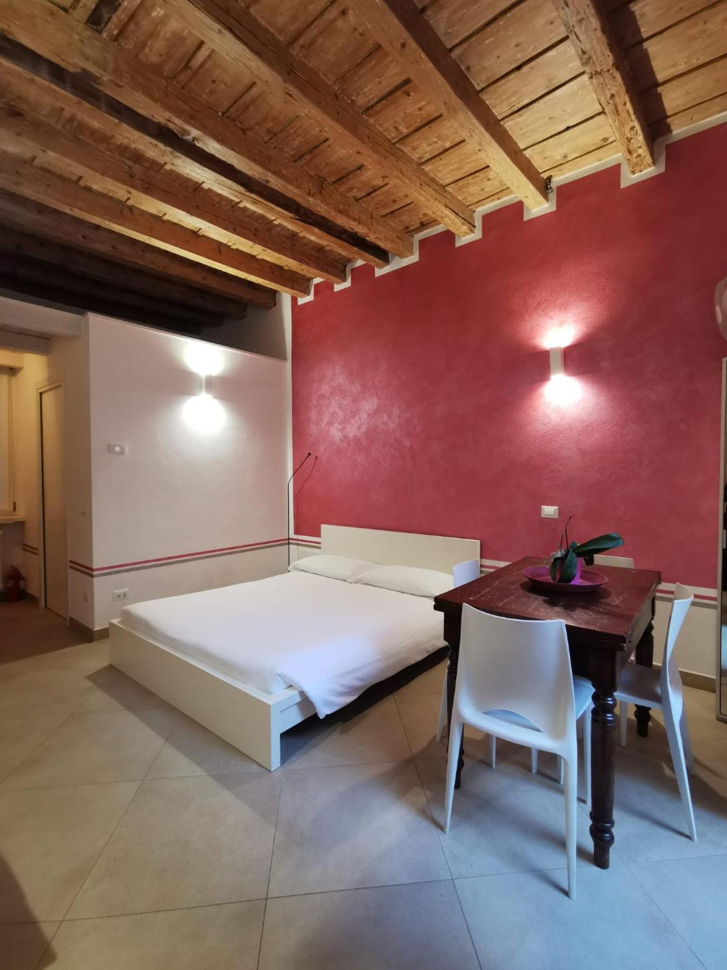 Flora Inn, Super Sweet Studio - Centro Bergamo Exterior foto