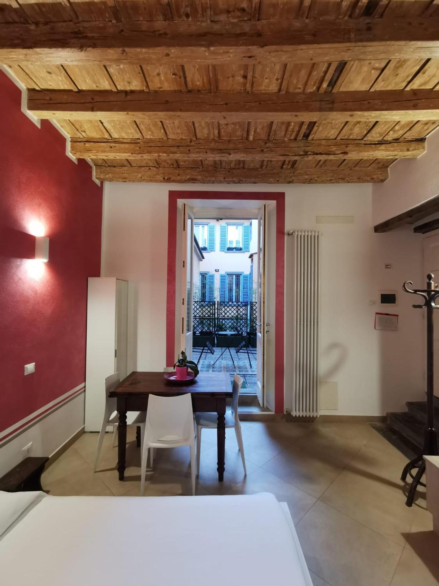 Flora Inn, Super Sweet Studio - Centro Bergamo Exterior foto