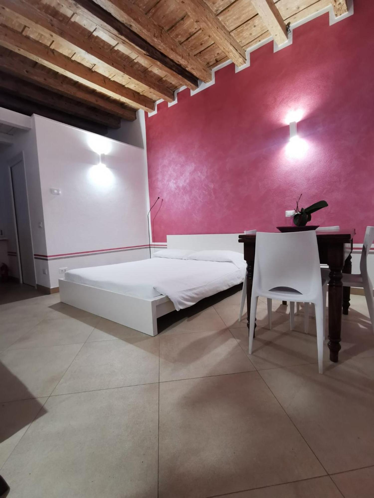 Flora Inn, Super Sweet Studio - Centro Bergamo Exterior foto