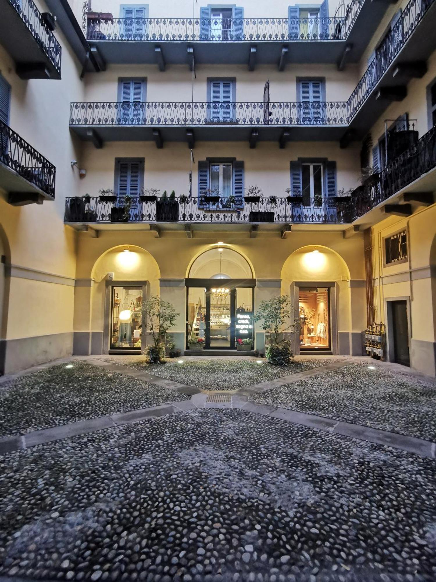 Flora Inn, Super Sweet Studio - Centro Bergamo Exterior foto